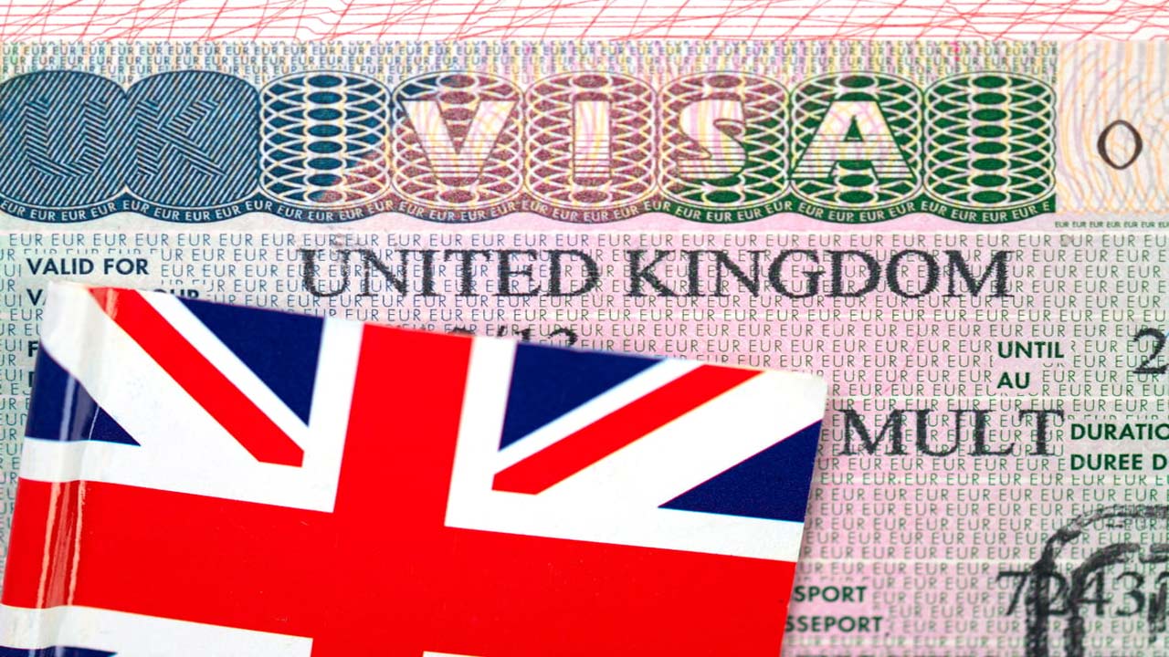 UK Visa: బ్రిటన్ బాదుడు.. భారీగా పెంచేసిన వీసా ఛార్జీలు