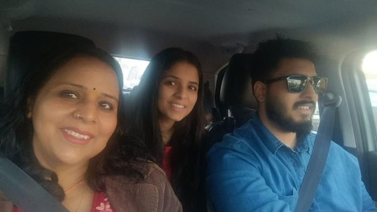 Twin Sister: తోడబుట్టిన చెల్లి అని కూడా చూడలేదు.. 40 సార్లు కత్తితో పొడిచి చంపేశాడు..