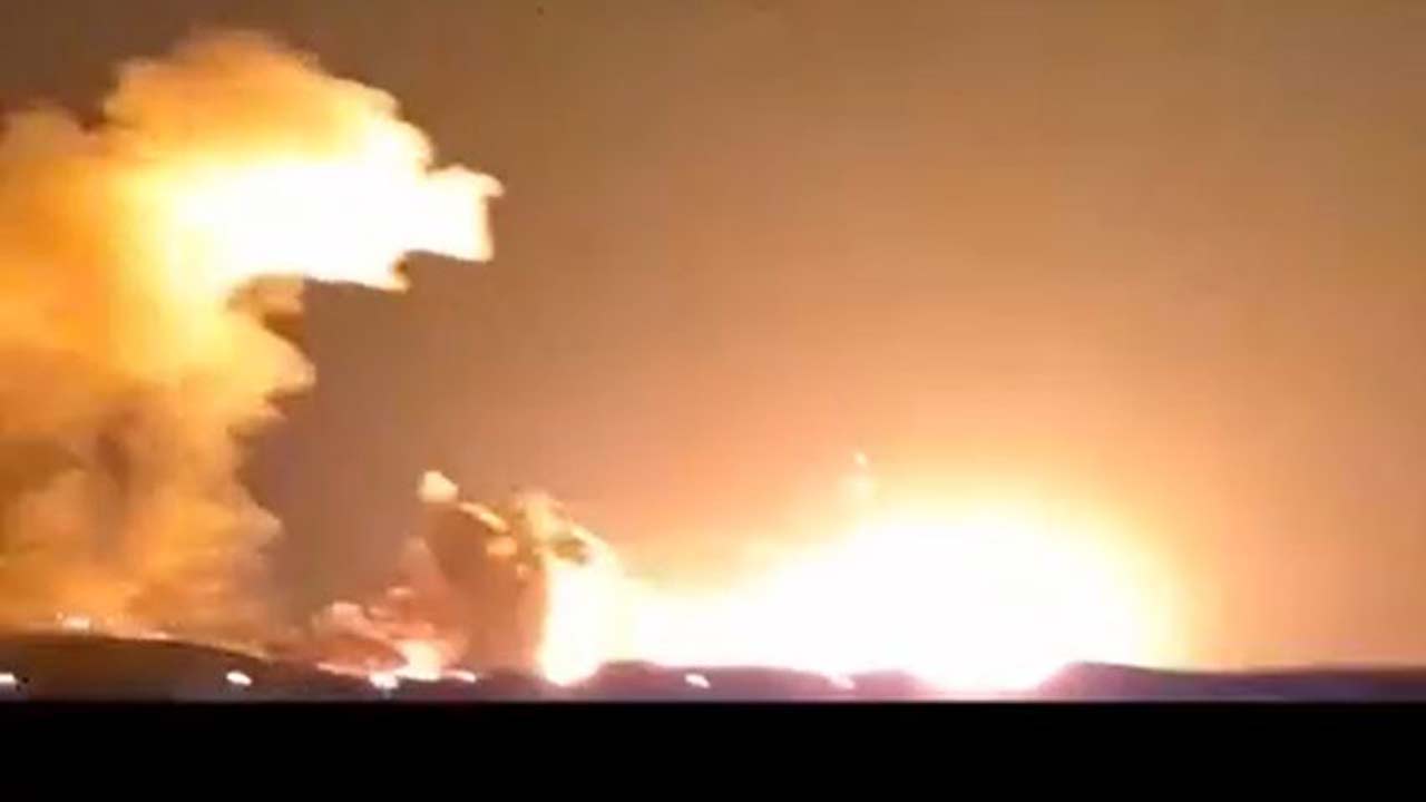 US-Iran War: ఇరాన్‌పై అమెరికా బంకర్ బస్టర్ బాంబు దాడి.. పెద్ద ఎత్తున ఎగిసిపడ్డ మంటలు