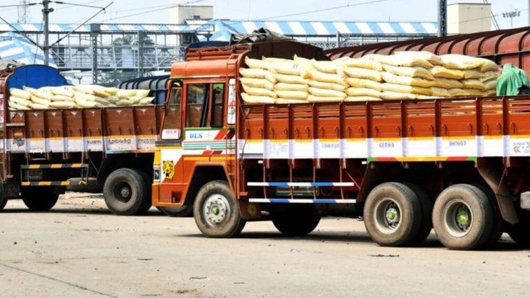 Urea: రైతుల యూరియా కష్టాలకు చెక్.. ఆ జిల్లాలకు భారీగా బస్తాలు..