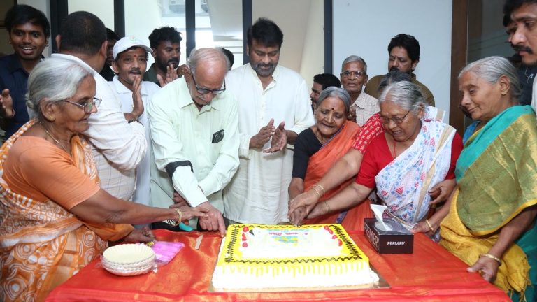 Chiranjeevi : మరోమారు సేవాగుణం చాటిన మెగాస్టార్ .. ఎన్టీఆర్ అవార్డు డబ్బు దానం !