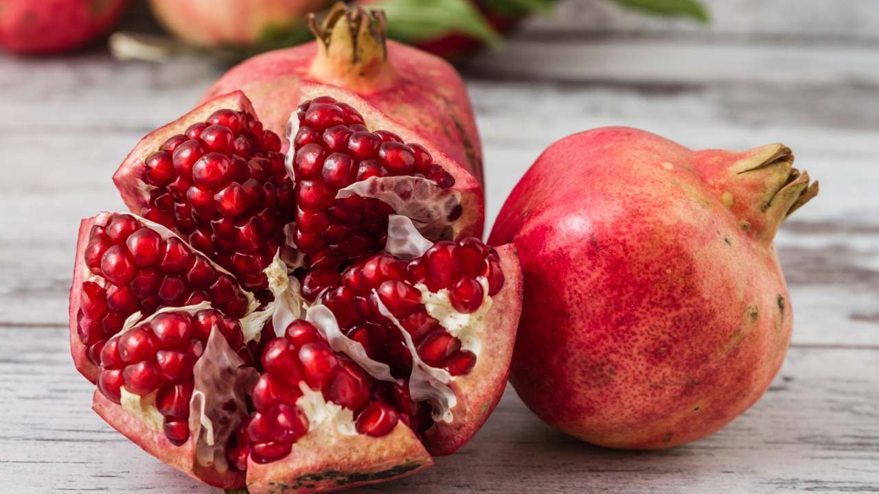 Pomegranate Benefits: ప్రతిరోజూ ఒక దానిమ్మ పండు.. మీ శరీరానికి కలిగే అద్భుత ప్రయోజనాలు