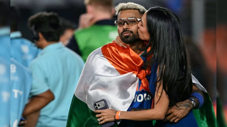 Hardik Pandya: హార్దిక్ పాండ్యాకు బిగ్ షాక్.. జాతీయ జెండాను అవమానించాడంటూ ఆ స్టేషన్‌లో ఫిర్యాదు