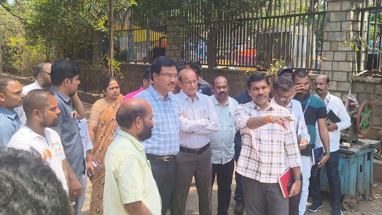 HYDRA : ఇందిరా పార్క్‌లోకి ఎంటరైన హైడ్రా.. ఆ నిర్మాణాలు కూల్చివేత..!