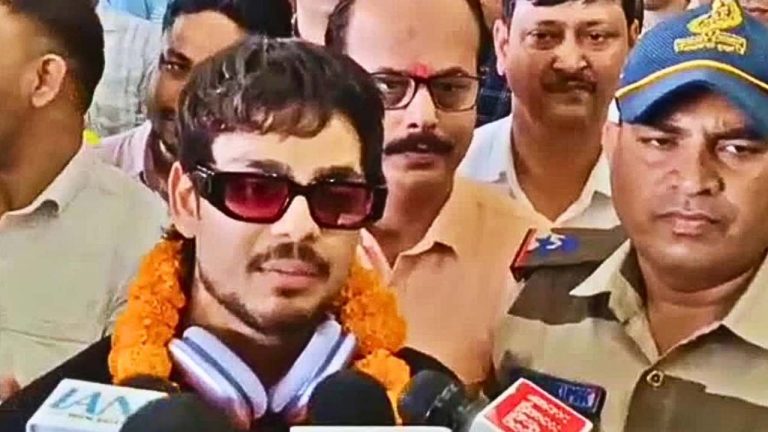 Ishan Kishan: ట్రోఫీతో హనుమాన్ ఆలయానికి వెళ్లడంపై టీఎంసీ ఎంపీ ప్రశ్నలు.. ఇషాన్ కిషన్ ఇచ్చిన సమాధానం వైరల్