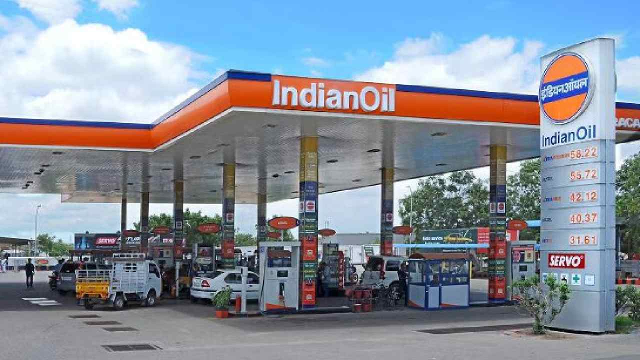 Fuel Crisis: దేశంలో 60 రోజులకు సరిపడా పెట్రోల్, డీజిల్.. కేంద్రం కీలక ప్రకటన..