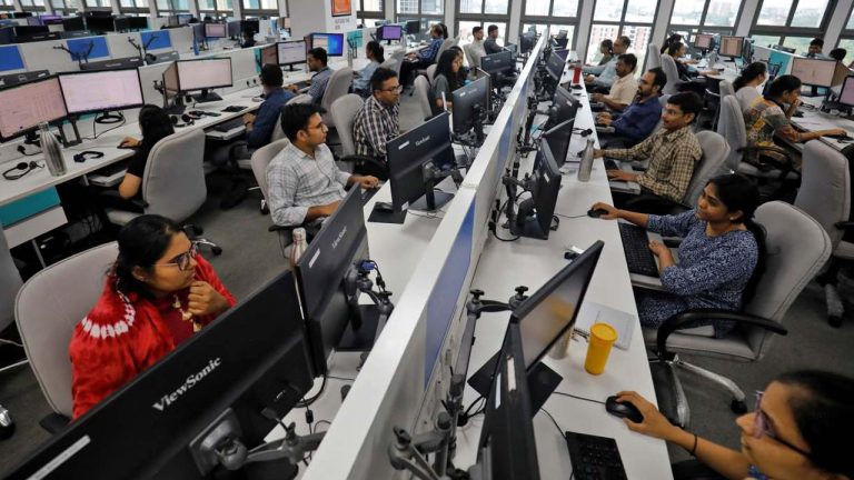 Labour Laws: ప్రభుత్వ, ప్రైవేట్ ఉద్యోగులకు అలర్ట్.. ఏప్రిల్ 1 నుంచి తగ్గనున్న జీతాలు..!