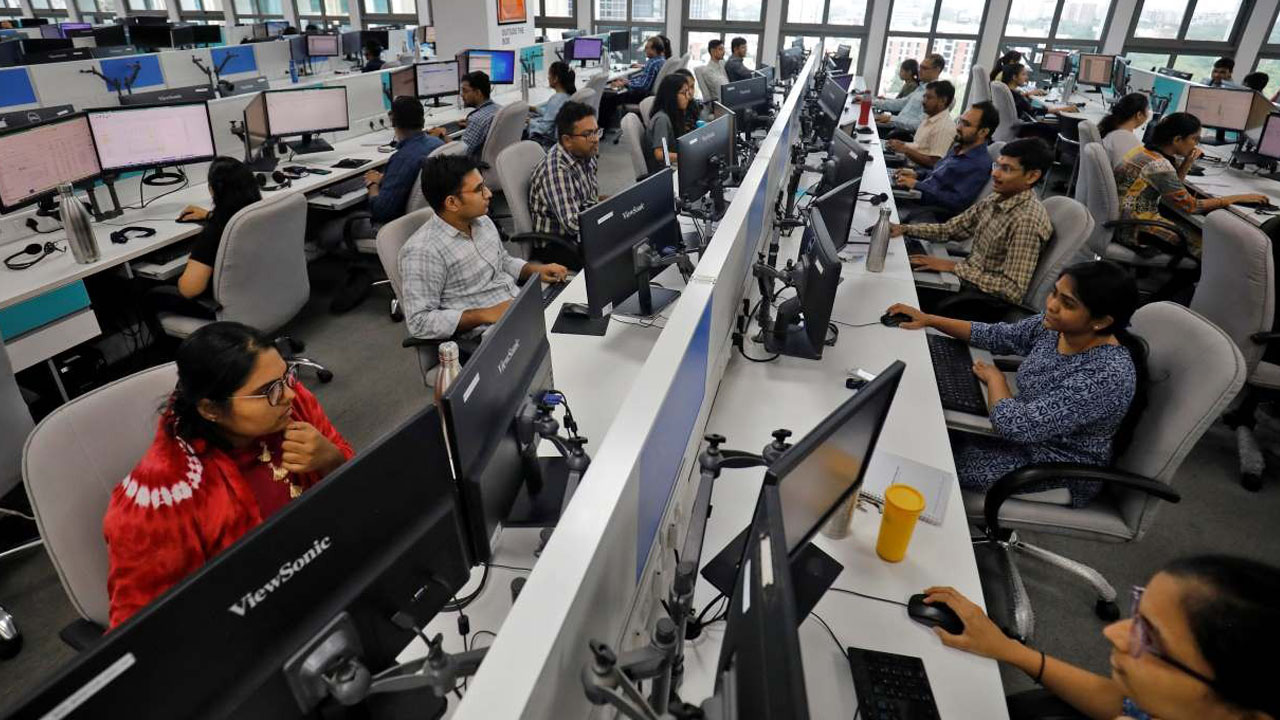 Labour Laws: ప్రభుత్వ, ప్రైవేట్ ఉద్యోగులకు అలర్ట్.. ఏప్రిల్ 1 నుంచి తగ్గనున్న జీతాలు..!