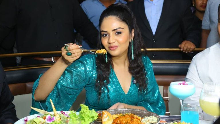 Sreemukhi: హైదరాబాద్‌లో సొంత రెస్టారెంట్ ఓపెన్ చేసిన శ్రీముఖి