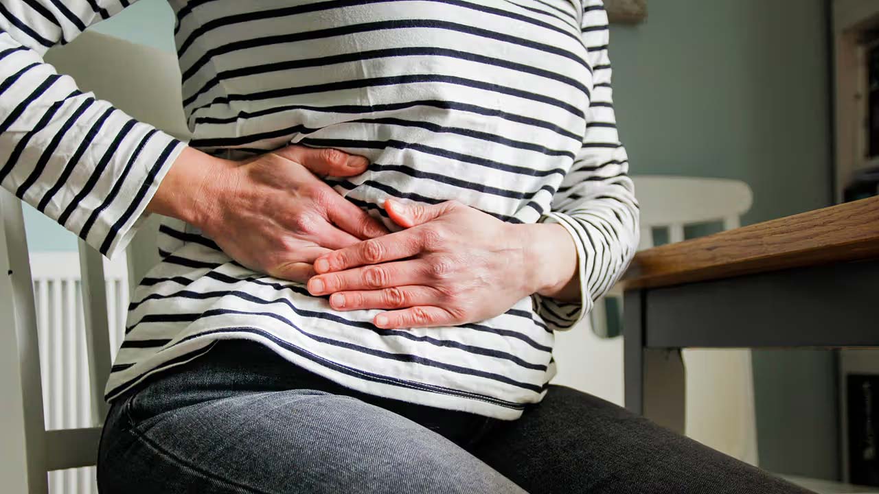 Stomach Pain After Eating.?  తిన్న వెంటనే కడుపు నొప్పా..? ఈ 5 కారణాలు తెలిస్తే షాక్ అవుతారు!