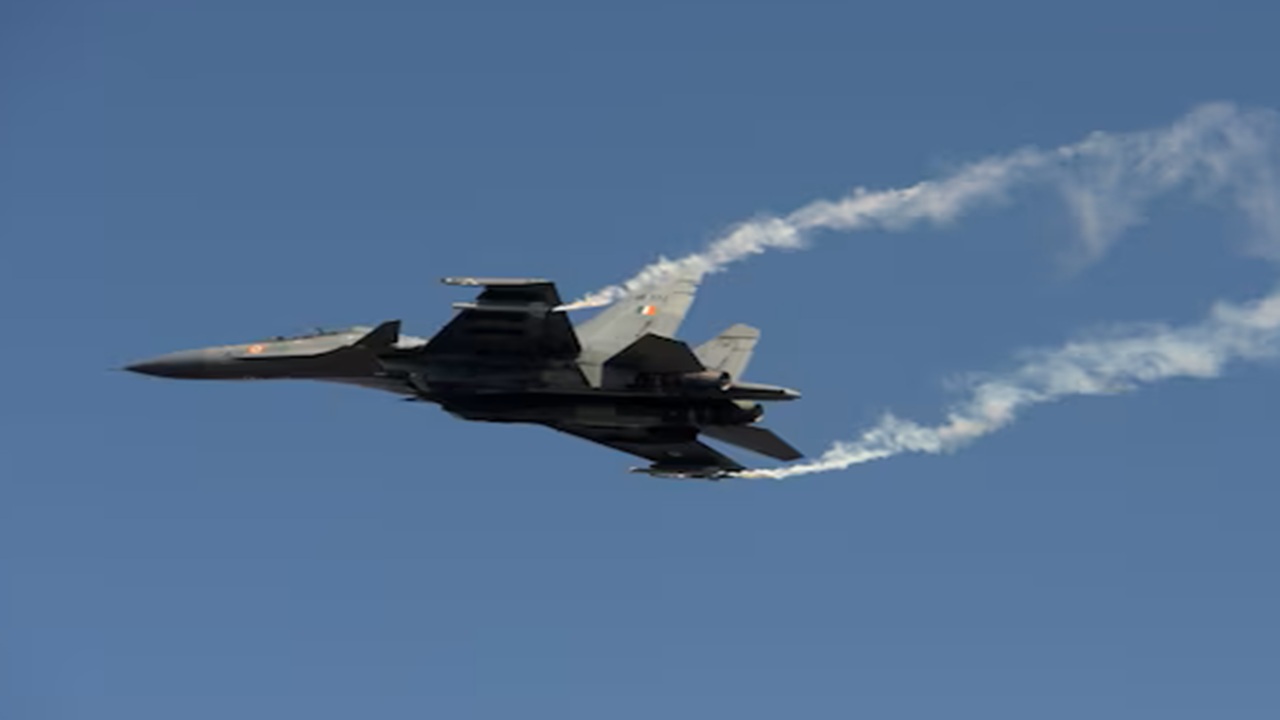 అస్సాంలో సుఖోయ్‌ యుద్ధ విమానం ఆచూకీ గల్లంతు.. గాలిస్తున్న ఎయిర్‌ఫోర్స్‌..