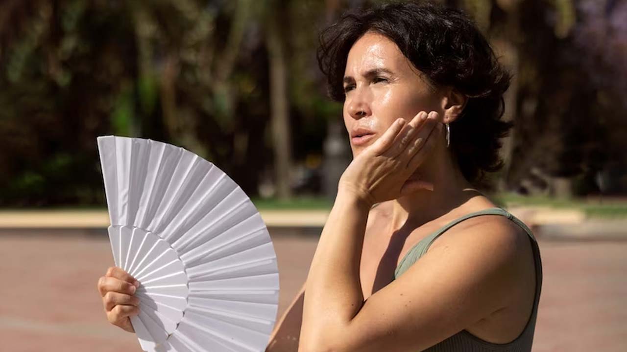 Summer Alert : శరీరంలో నీరు తగ్గిందని తెలిపే ‘రెడ్ ఫ్లాగ్’ లక్షణాలు ఇవే.. నిర్లక్ష్యం చేస్తే డేంజరే..!