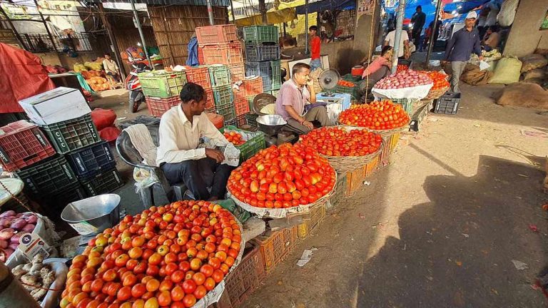 Vegetable Market: మరోసారి తెరపైకి కూరగాయల హోల్ సేల్ మార్కెట్ వివాదం