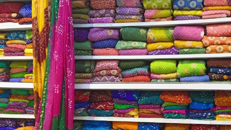 Cheapest Saree Markets: మగువలకు గుడ్ న్యూస్.. రూ.150 కే పట్టు చీరలు.. దేశంలోనే అత్యంత చౌకైన మార్కెట్లు ఇవే!