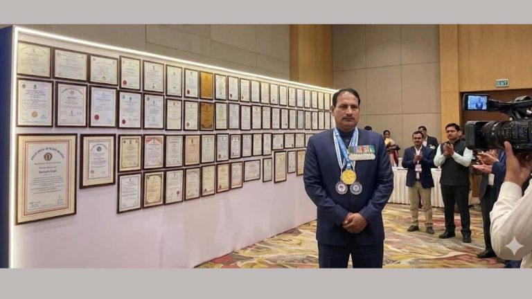 Dashrath Singh: యువతకు సెగ తగిలే స్ఫూర్తి.. 138 డిగ్రీలు, డిప్లొమాలు పొందిన 55 ఏళ్ల మాజీ సైనికుడు