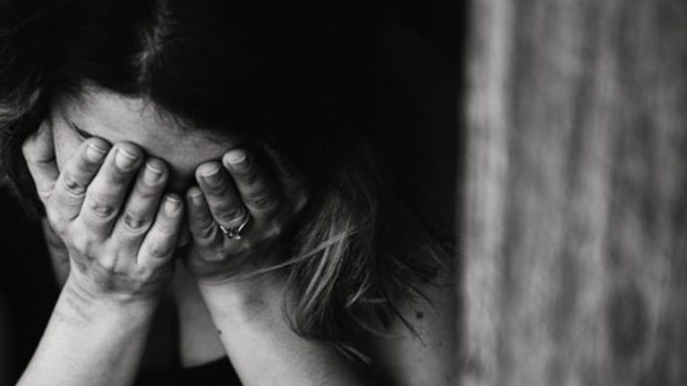 Assault: మంచి నీళ్ల కోసం ఇంట్లోకి చొరబడి.. 35 ఏళ్ల మహిళపై దారుణం..HIV ఉందన్నా వదలకుండా..