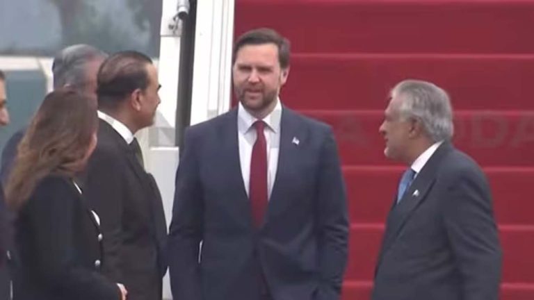 Islamabad: ఇస్లామాబాద్ చేరుకున్న జేడీ వాన్స్ బృందం.. చర్చలు ఆలసమయ్యే ఛాన్స్