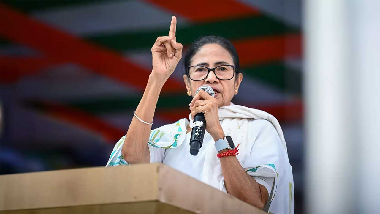 mamata banerjee slams centre claims 19 states against her vows to fight alone bengal elections