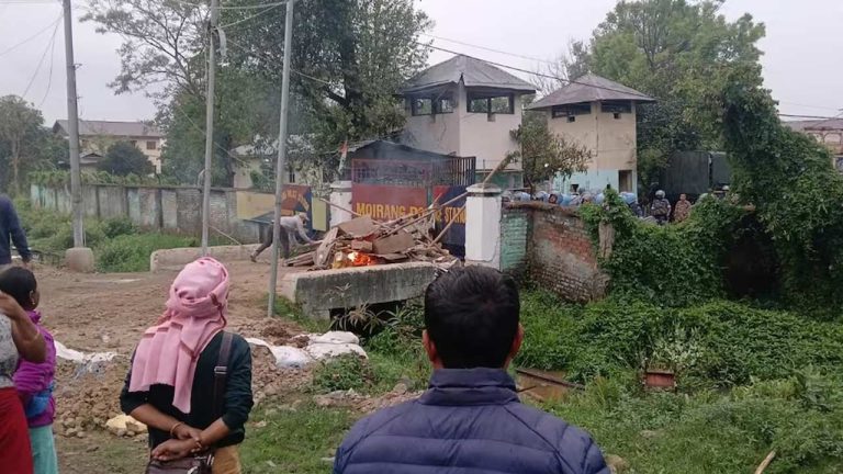 Manipur Violence: మణిపూర్‌లో యుద్ధ వాతావరణం.. పలు జిల్లాల్లో కర్ఫ్యూ.. ఇంటర్నెట్ బంద్!