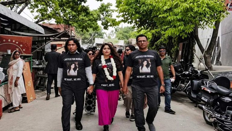 Meerut Viral Video: విడాకుల తర్వాత కూతురికి గ్రాండ్ వెల్‌కమ్.. బాజభజంత్రీలతో తండ్రి ఘనస్వాగతం! వీడియో వైరల్