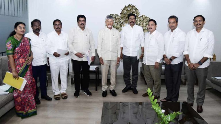 CM Chandrababu: ఎన్టీఆర్ జిల్లా ప్రజా ప్రతినిధులతో చంద్రబాబు ప్రత్యేక భేటీ..  సమన్వయంతో పని చేయండి.. ఆత్మ విమర్శ అవసరం..