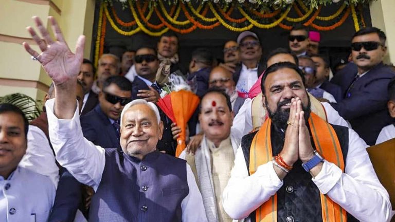 Nitish Kumar Bihar Strategy: బీహార్‌ను విడిచేది లేదు.. సర్కార్‌పై ఓ కన్నేసి ఉంచుతా..! నితీష్‌కుమార్‌ వ్యాఖ్యల వెనుక అసలు వ్యూహం ఇదేనా?