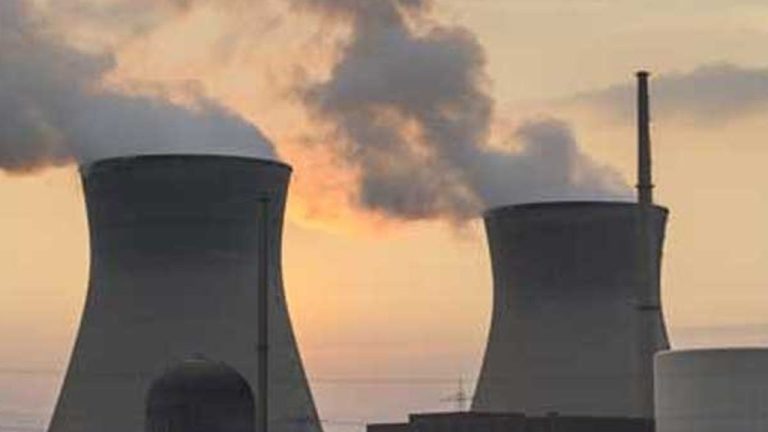 Iran Nuclear Plant: బిగ్ షాక్.. ఇరాన్ అణు విద్యుత్ కేంద్రం వద్ద దాడి..