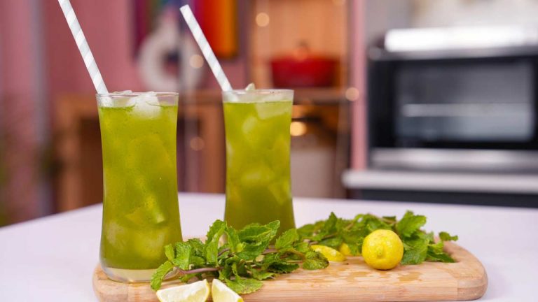 Mint Sharbat: కేవలం 2 నిమిషాల్లో తయారయ్యే సూపర్ హెల్తీ డ్రింక్.. సింపుల్‌గా మీ ఇంట్లో ఇలా చేసేయండి!