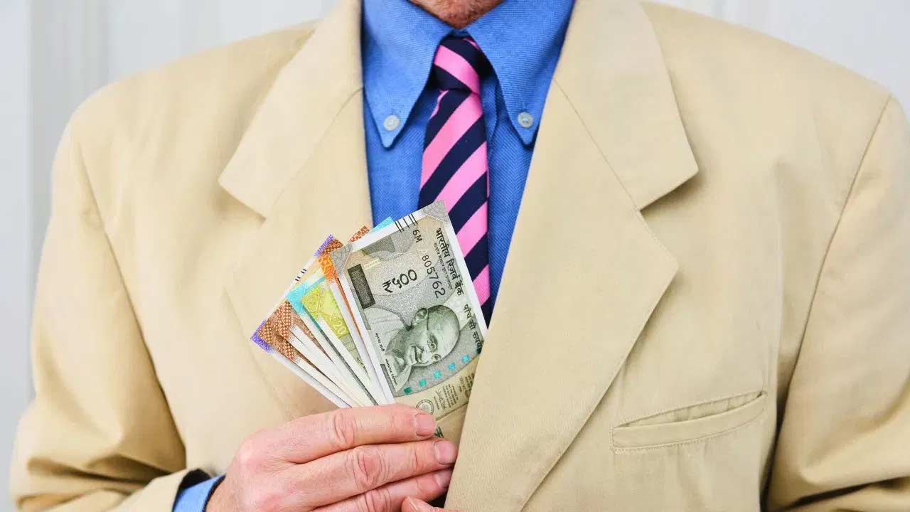 salary delay may 1 2026 bank holidays list india