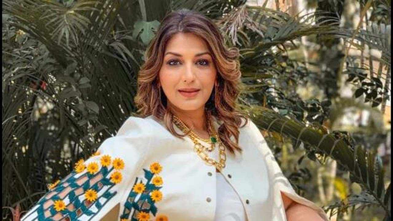 Sonali Bendre: చిక్కుల్లో బాలీవుడ్ నటి సోనాలి బెంద్రే ఫ్యామిలీ.. సివిల్ కోర్టులో రైతు తీవ్ర ఆరోపణలు