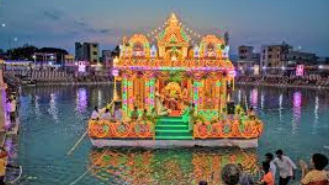 Vadapalli Teppotsavam: వైభవోపేతంగా వెంకన్న తెప్పోత్సవం.. పరవశించిన గోదావరమ్మ!