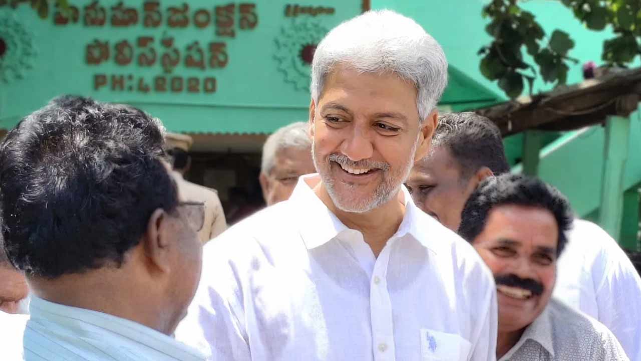 vallabhaneni vamsi complains to sp over secret video recording viral in krishna