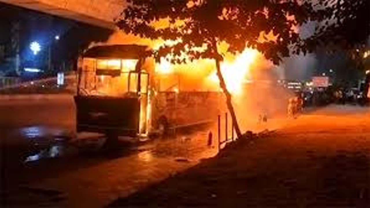 kukatpally bus fire private travels hyderabad no casualties