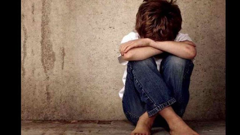 Shocking: 9వ తరగతి బాలుడిపై స్నేహితుడి వదిన అత్యాచారం.. ఫోటోలతో బ్లాక్‌మెయిల్..