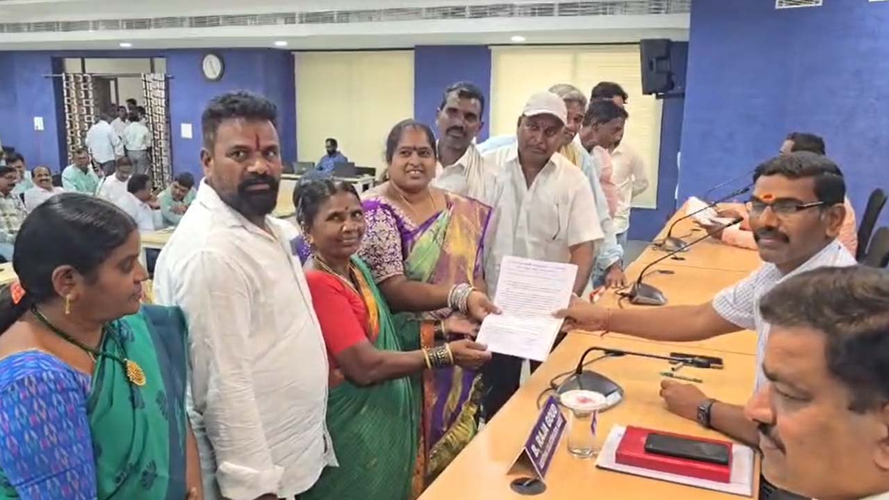 gangavva of my village show fame visits prajavani and submits petition to additional collector