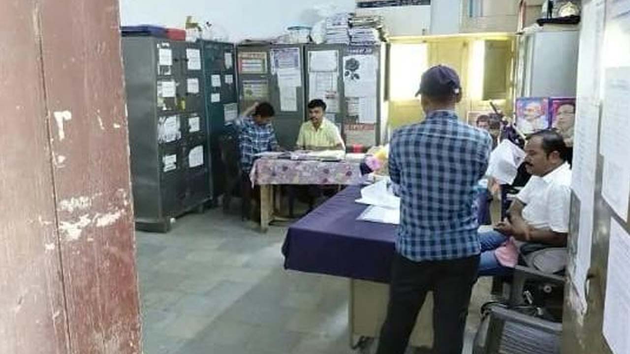 headmaster caught by acb while accepting bribe