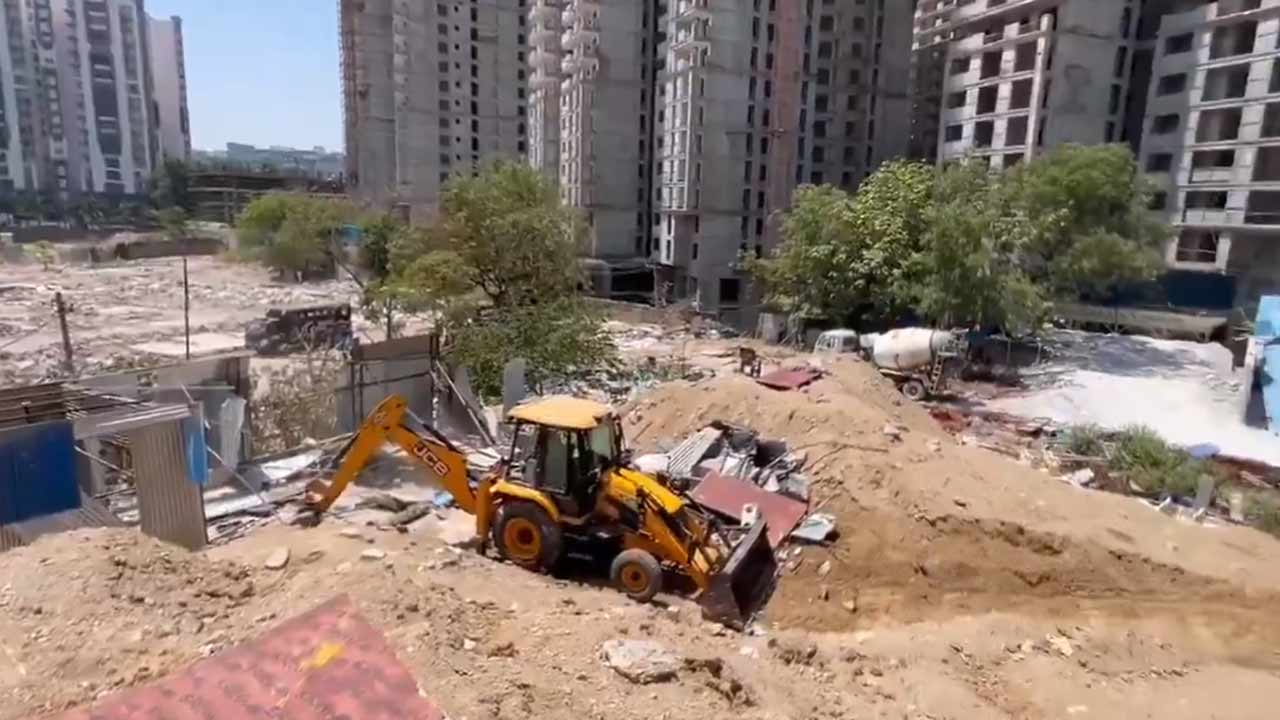 hyderabad khanamet hydraa seizes 1200 crore government land