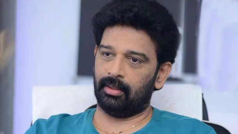 RGV: ఆర్జీవీకి జేడీ షాకింగ్ ప్రశ్న.. “పిచ్చోళ్లందరినీ మీరు పెట్టుకుంటారా? లేక వాళ్లే వస్తారా?”