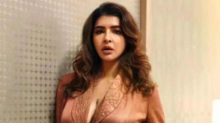 Lakshmi Manchu: ఆ విషయంలో నా భర్త జంకుతాడు..