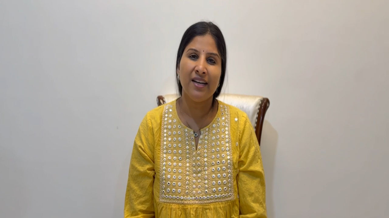 Singer Mangli: “మైక్రో ఫైనాన్స్ అనే పదమే నాకు తెలియదు”.. స్కామ్ ఆరోపణలపై సింగర్ మంగ్లీ..