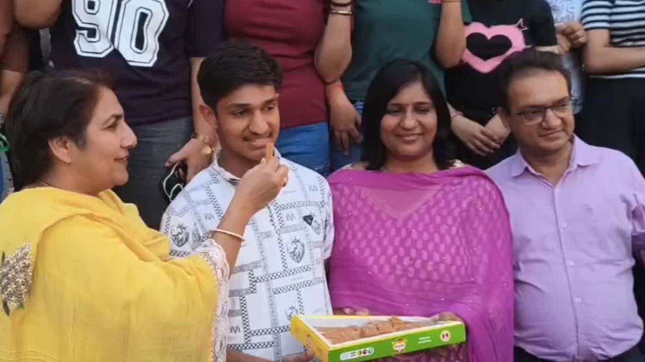 mudit jain created history in cbse class 10 results by securing 500 out of 500 marks