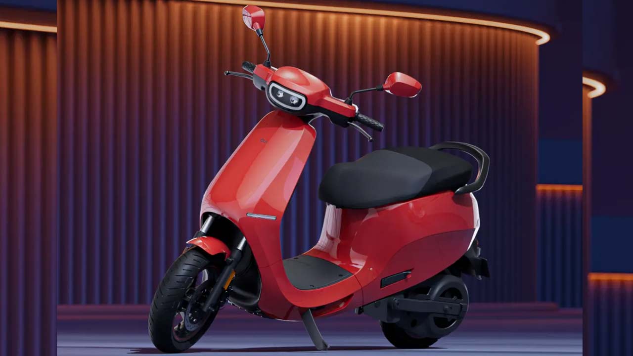 Electric Scooters: హీరో, టీవీఎస్, ఓలా.. టాప్ స్పీడ్ ఏ ఎలక్ట్రిక్ స్కూటర్ లో.. ధర రూ.49,999