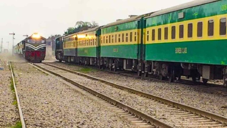 Pakistan train speed: రైళ్ల వేగంలో భారత్ దూసుకెళ్తుంటే… పాకిస్తాన్ పరిస్థితి ఏంటి.?