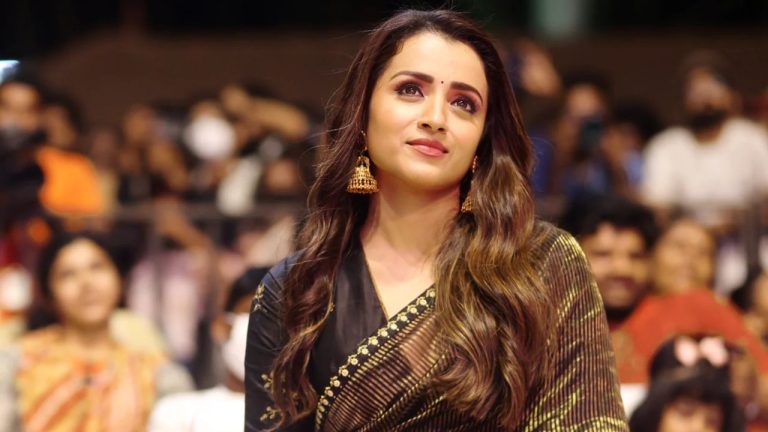 Trisha: త్రిష ఫ్యాన్స్‌కు బ్యాడ్ న్యూస్..!
