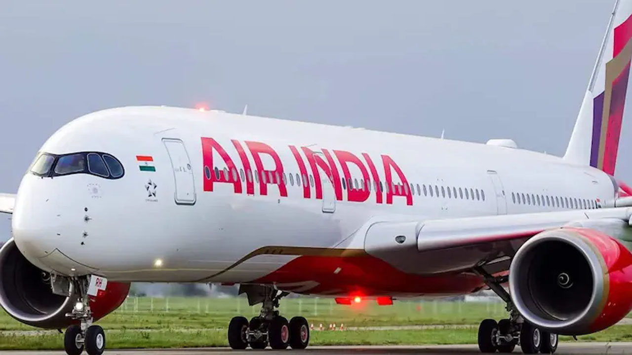 Air India: ప్రయాణికులకు షాకిచ్చిన ఎయిరిండియా.. పెరగనున్న ఫ్లైట్ ఛార్జీలు..!