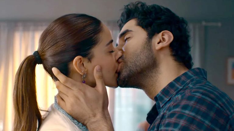 Chand Mera Dil: అనన్యా పాండే మూవీకి సెన్సార్ షాక్..10 సెకన్ల కిస్ సీన్ డిలీట్