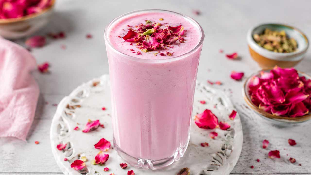 Gulab Lassi Recipe: హీట్‌కు చెక్‌ పెట్టే షాహీ గులాబ్ లస్సీ.. ఇంట్లోనే సులభంగా తయారు చేసుకోండి..!