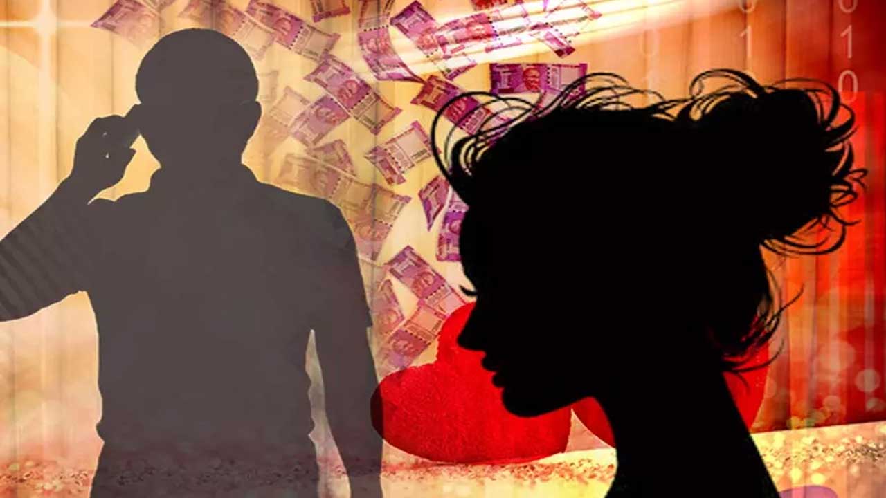 Hyderabad Honeytrap: తల్లి సహకారంతోనే కొడుకుల ‘రొమాంటిక్’ ట్రాప్.. రంగంలోకి సీపీ సజ్జనార్