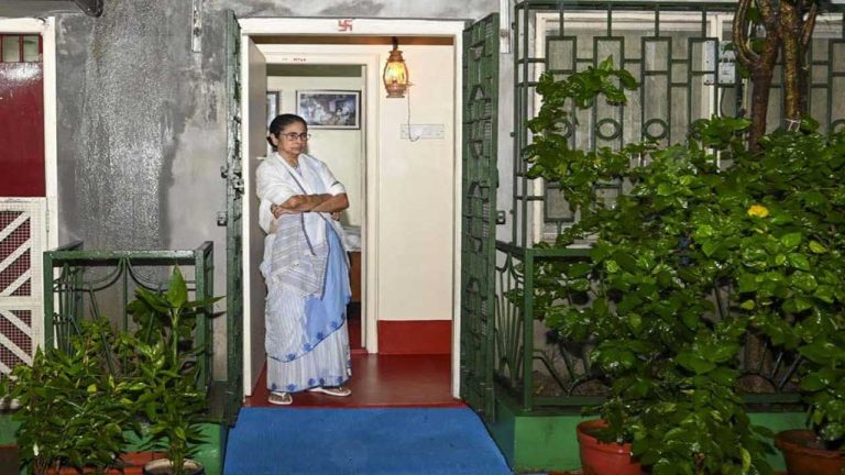 Mamata Banerjee: ఫలితాలకు ముందే దీదీ షాకింగ్ నిర్ణయం.. సీఎం నివాసం ఖాళీ..?