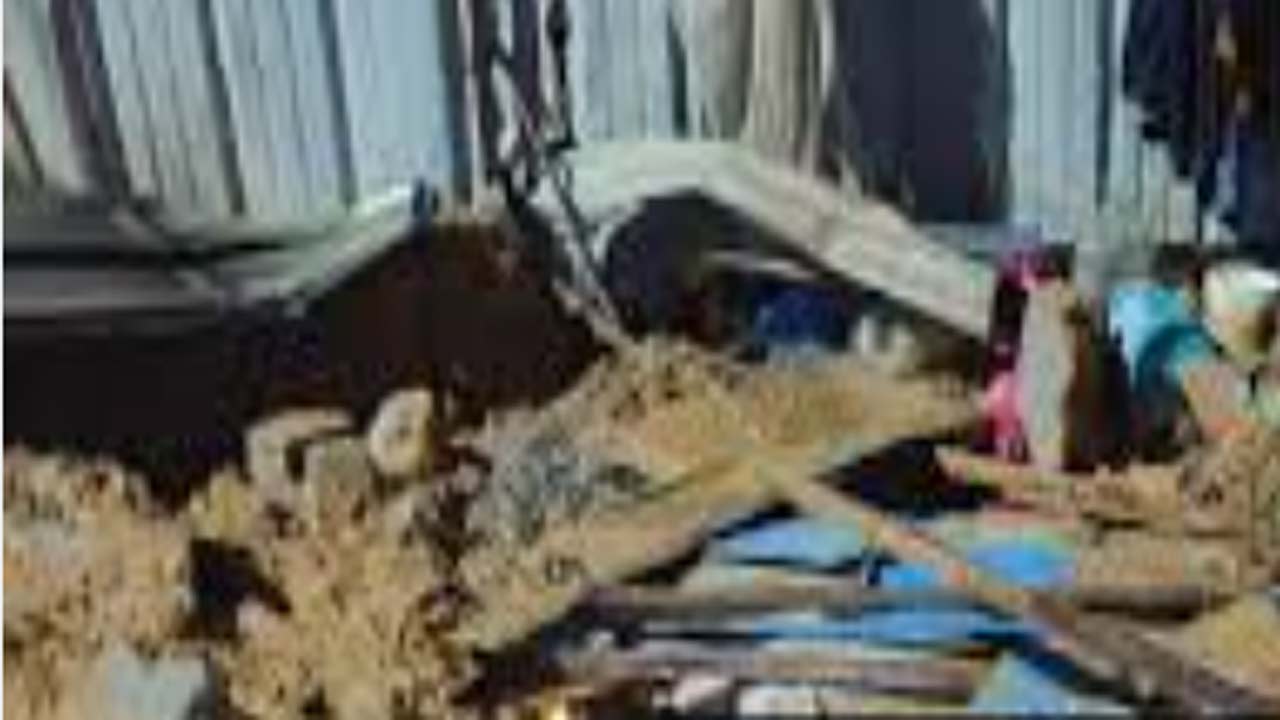 Maharashtra: ఘోర విషాదం.. ఆలయ గోడ కూలి ఆరుగురు మృతి